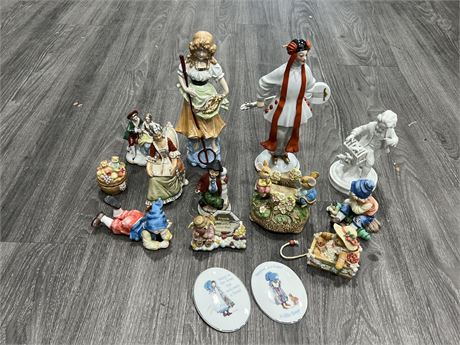 LOT OF FIGURES / MUSIC BOXES