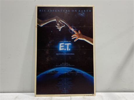 1982 UNIVERSAL STUDIOS LARGE E.T MOVIE POSTER MOUNTED - RARE (26.5”X40.5”)