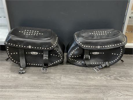 2 HARLEY DAVIDSON MOTORCYCLE LEATHER SIDE BAGS