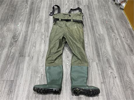FISHING CHEST WADER - SIZE 11