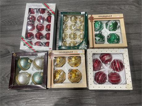 6 BOXES OF GLASS X-MAS ORNAMENTS