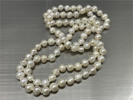 KNOTTED WHITE PEARLS NECKLACE
