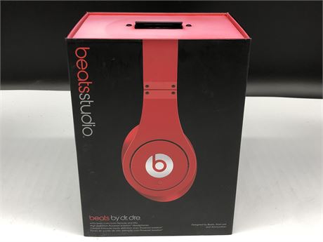BEATS STUDIO BY DRE RED IN BOX (USED)
