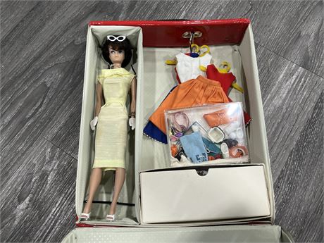 VINTAGE BARBIE DOLL W/CLOTHING IN DOLL CASE - CASE IS DATED 1962