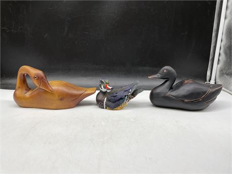 COLLECTABLE DUCKS - 2 WOOD + 1 WATERFOWL COLLECTION