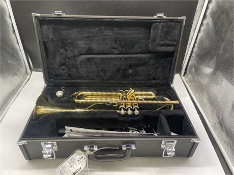 YAMAHA YTR-2230 TRUMPET IN EXCELLENT CONDITION W/ HARD CASE