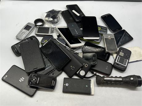 LOT OF PHONES FOR PARTS - AS IS