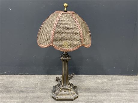 VINTAGE TABLE LAMP W/RATTAN SHADE (22” TALL)