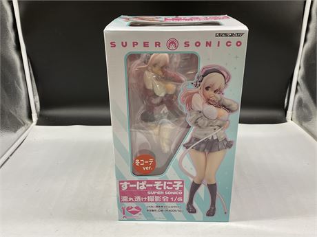 (NEW) DRAGON TOY SUPER SONICO WET & SHEER PHOTO SESSION WINTER CORD. 1/6 SCALE