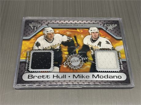 2000/01 PACIFIC BRETT HULL & MIKE MODANO DUAL JERSEY CARD #20/100