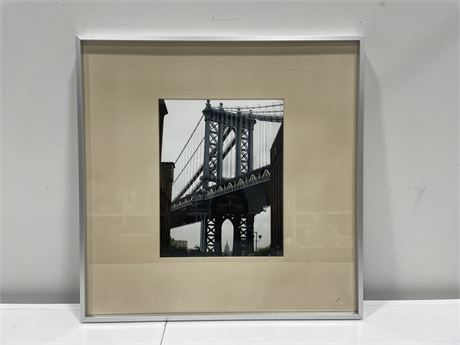 BROOKLYN BRIDGE FRAMED PICTURE (2ft x 2ft)