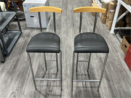 2 BARSTOOLS - SEAT IS 29” OFF THE GROUND