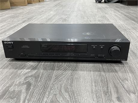 SONY FM STEREO / FM-AM TUNER (WORKS)