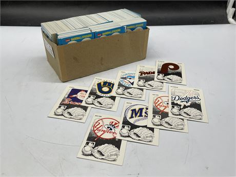 LARGE LOT OF 1980S FLEER BASEBALL CARDS