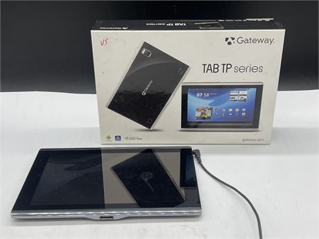 GATEWAY TAB TP SERIES TABLET W/CHARGER & BOX - POWERS ON