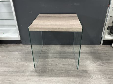 GLASS SIDES MODERN SIDE TABLE 20”x20”x20”