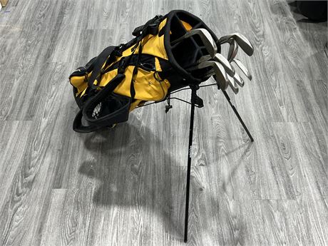 CLEVELAND GOLD BAG W/ RIGHT HANDED COBRA GOLF CLUBS