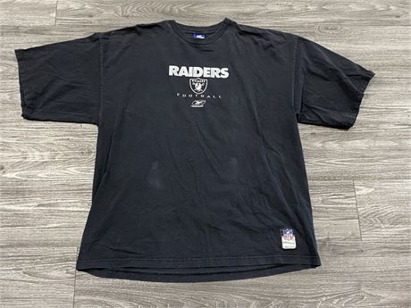 EARLY 2000’S L.A RAIDERS FOOTBALL T-SHIRT - SIZE 2XL