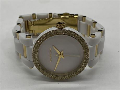 MICHAEL KORS FEMALES WATCH — VERY GOOD CONDITION