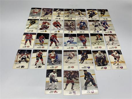31 VINTAGE NHL ESSO CARDS