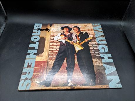 RARE - VAUGHAN BROTHERS - FAMILY STYLE - GATEFOLD EDITION (E) EXCELLENT - VINYL