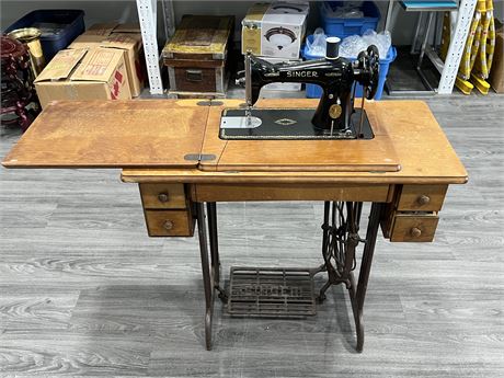 VINTAGE SINGER SEWING MACHINE W/DESK - DRAWERS ARE FULL OF CONTENTS
