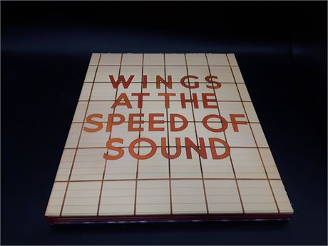 RARE - WINGS AT THE SPEED OF SOUND - VERY GOOD CONDITION DELUXE MUSIC CD BOX SET