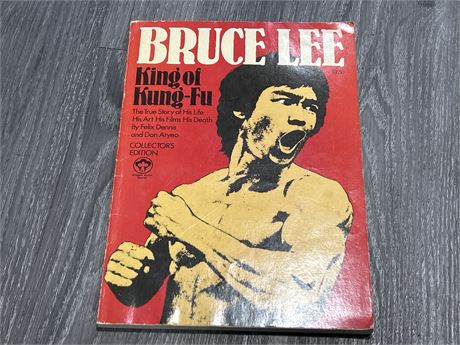 1974 BRUCE LEE KING OF KUNG FU BOOK