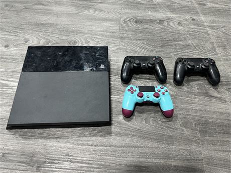 PS4 CONSOLE W/3 CONTROLLERS - CONSOLE DOES NOT WORK