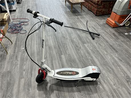 RAZOR SCOOTER - NO CORDS / UNTESTED, AS IS