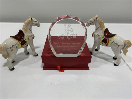 PAIR OF CHINA HORSES & PSALM ETCHED CRYSTAL