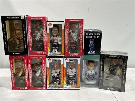 COLLECTION OF HOCKEY BOBBLE HEADS IN BOX