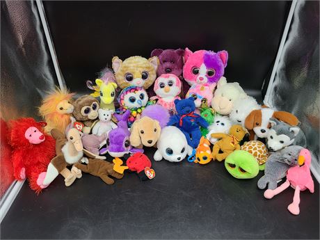 LARGE LOT OF STAFFTOYS (Mostly T.Y)