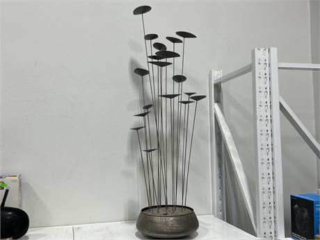 METAL LILY PAD SCULPTURE (4.5 FT TALL)