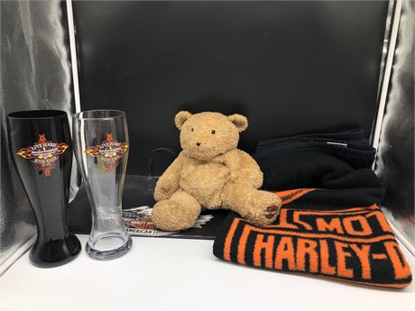 HARLEY DAVIDSON BLANKET, BEAR, 2 BEER GLASSES