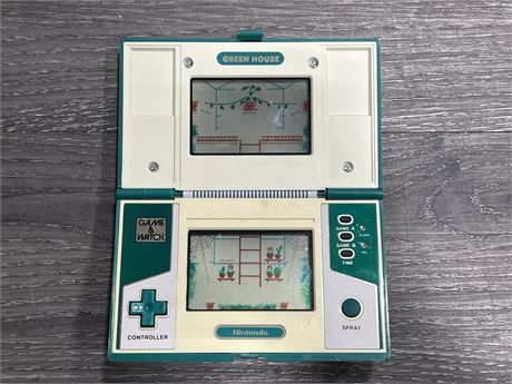 1982 GAME & WATCH GREEN HOUSE HAND HELD GAME