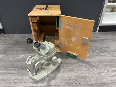 VINTAGE MICROSCOPE IN CASE - LOCAL VANCOUVER LAB - BOX IS 15”x12”x9”