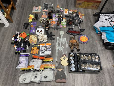 LARGE BOX OF MISC HALLOWEEN DECORATIONS