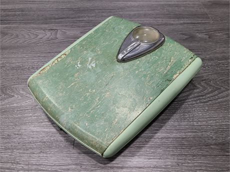VINTAGE MINT GREEN WEIGHT SCALE