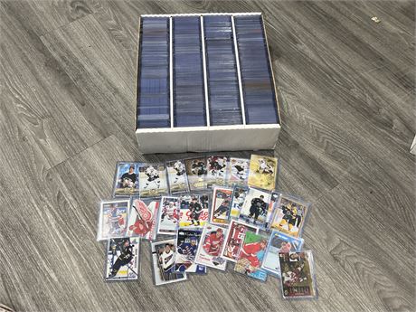 BOX OF NHL CARDS ALL IN TOP LOADERS / EXCELLENT COND. - ALL HALL OF FAMERS