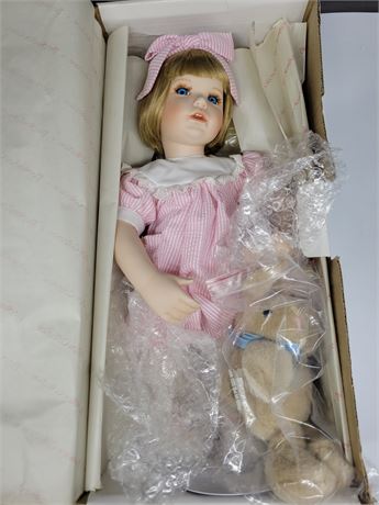 COLLECTION KAITLYN DOLL (New in box)