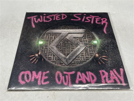 TWISTED SISTER - COME OUT AND PLAY - EXCELLENT (E)