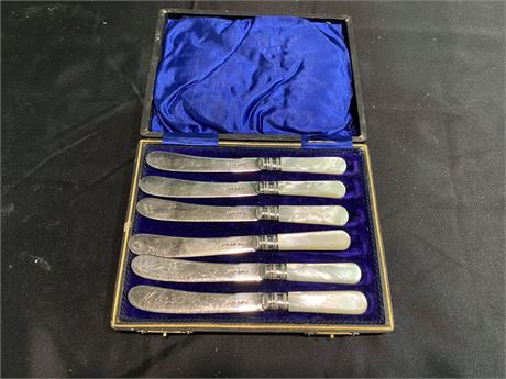 VINTAGE MOTHER OF PEARL BUTTER KNIVES