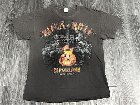 ROCK AND ROLL HALL OF FAME T SHIRT (SIZE LARGE)