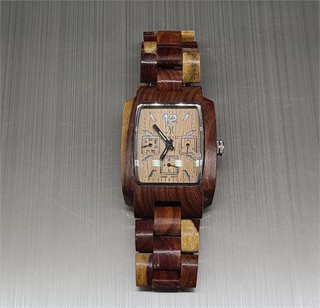 TENSE CANADIAN WOOD/CANADIANS DESIGN WATCH W/ ALL WOOD STRAP MATCHING