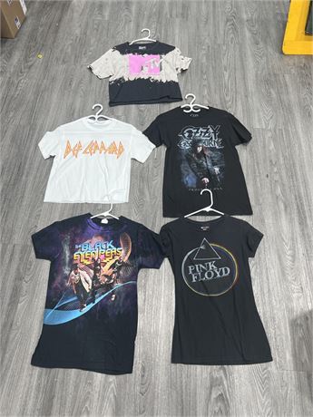 5 ASSORTED T SHIRTS - ASSORTED WOMENS / SMALL SIZES