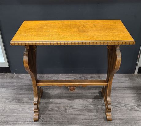 ANTIQUE TIGER OAK SIDE TABLE (25.5"x12.5" - 25.5"Height)