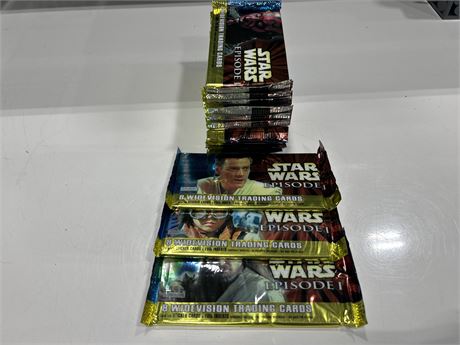 LOT OF 19 SEALED TOPPS WIDEVISION STARWARS EPISODE 1 TRADING CARDS