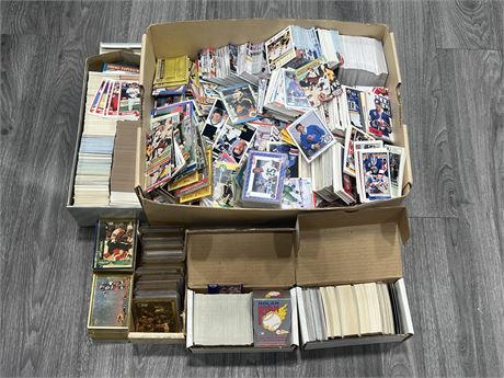 LARGE LOT OF ASSORTED SPORTS CARDS - MOSTLY HOCKEY