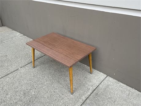 MCM END TABLE - 29”x18”x16”